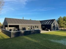 Spacious Family Friendly House By Ringkøbing Fjord, hotel in Skjern