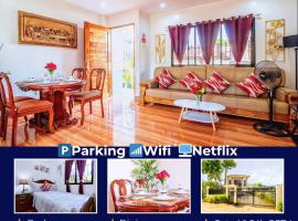 Home Away From Home 2BR Apartment 6 Minutes Drive to Grand Mall WiFi, Netflix & Free Parking, hotel v destinaci Liloan