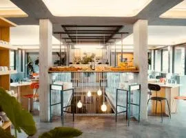 'RE-Dama Hostel