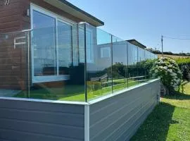 Bovisand Beach Area Chalet, 2-Bed Sea View with Gated Parking & BBQ