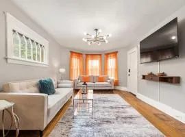 Modern 2BR Mins to Univ, Zoo, Destiny, Downtown