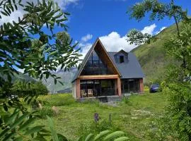 Grand Mountain Cottage