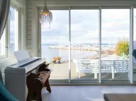 Cozy Seaside Cabin With Beachfront In Fulgevik
