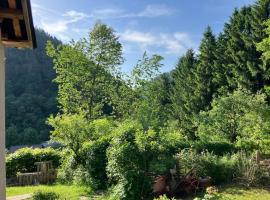 Charming 18th Century Wooden cottage, Hotel in Rohrbach an der Lafnitz