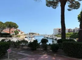 Appart en RDC avec grandre terrasse sur la Marina
