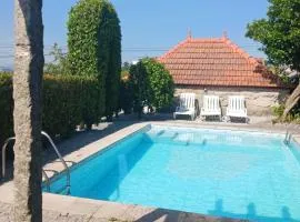 Pequena Casa rústica com piscina