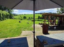 Ferienhaus Eifel Lotti, hotelli kohteessa Reuth