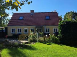 Cosy Brick House Near Bratten Beach, hotel i Strandby