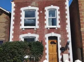 Heart of Cowes - 5 Bed Detached, 200m to town