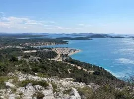 Serenity house, cozy familly place, free parking, seaside, in Dalmacia, Drage, Kamp Maslina