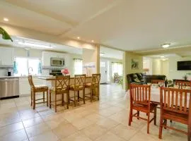 7 Mi to Waikiki Airy Retreat Near Shops and Eats!