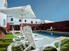 Hostal El Pinar, hotel v destinaci Montecorto