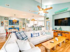 Hot Tub and Bay Views Outer Banks Home โรงแรมในคิลเดวิลฮิลส์