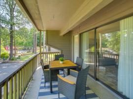 Pool-View Haven in Lake Hamilton!, hotel v destinaci Lake Hamilton