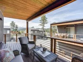 Dtwn Woodland Park Townhome with Covered Deck