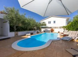 Gorgeous Apartment In Kastel Stari