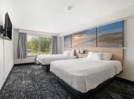 Days Inn & Suites by Wyndham Norton Shores Muskegon