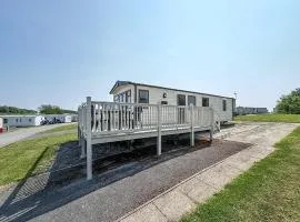 Caravan With A Spacious Decking Area At Sand Le Mere Park, Yorkshire Ref 71062Me