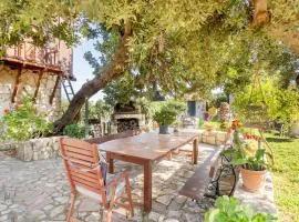 Rustic Retreat - Private Pool in Nature's Embrace