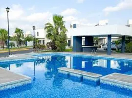 Family home with pool near the beaches