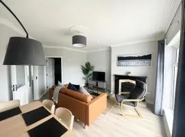 Modern and Spacious Apt6 - sleeps 6 - free parking