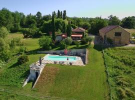 Chambres à la Ferme de Pouzatel proche Bonaguil, hotel a Fumel