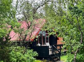 Bard Cottage, holiday rental in Akranes