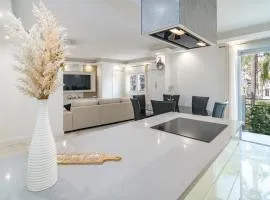 TERR69- Bright city gem in charming Old Town