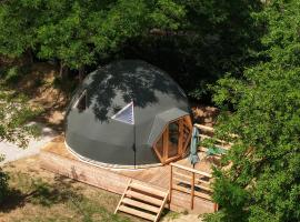 Camping de l'arche Dôme géodésique, luxusní stan v destinaci Lanas
