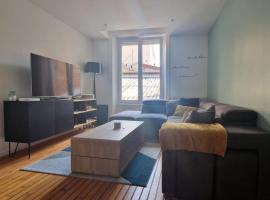 Magnifique appartement avec terrasse au centre Epinal, hotel v destinaci Épinal