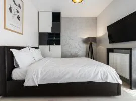 Skylark - Melbourne Penthouse with Jacuzzi & View
