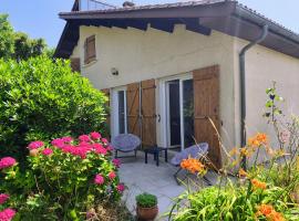 Grand 2 pièces pour 4 personnes avec jardin, hotel v destinaci Eysines