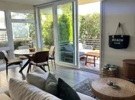 Cozy Modern Beach Bungalow! Steps to the Beach!