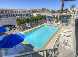 Motel 6 Las Vegas, NV – I-15 Stadium