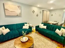 Exceptional 3BR with parking, Sleeps up to 8