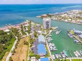 Flip Flop Inn - Pet Friendly, Waterfront Townhome with Pool
