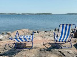 Island House On Private Island With Sea View, hotel v destinaci Östhammar