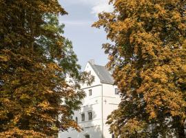 Relaxation In Historic Manor On Rügen, hotel v destinaci Poseritz