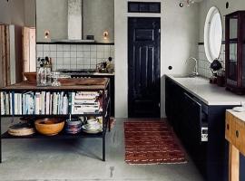 Charming Farmhouse With Pool Near Ljugarn's Sea, hotel a Ljugarn