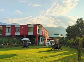 Hotel Thakur Villa by JK Adventures, hotel v destinaci Bhadarwāh