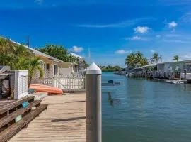 Marlin Manor - Waterfront Home, 55' Dock, 2min to Open Ocean!