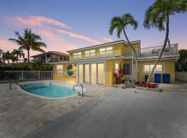 Mystic Waters - Direct Ocean Front Luxury Pool Home, 50' Dock, Hotel in Marathon