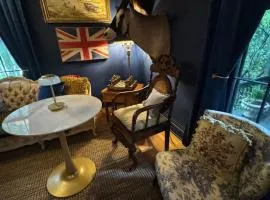 J and M on Capital Boutique Guesthouse