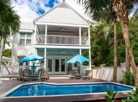 Salty Sanctuary - Private Luxury Villa w Pool