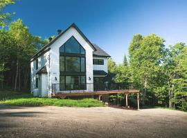 Chalet Oasis - Spa and Incredible view, ξενοδοχείο σε Saint-Philémon