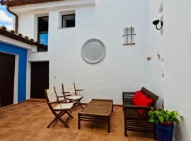 Casa rural en Montejaque con patio andaluz, chimenea y sala multiusos, Hotel in Montejaque