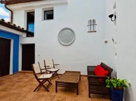 Casa rural en Montejaque con patio andaluz, chimenea y sala multiusos