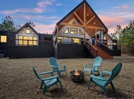 Harvest Moon Lodge - Couples family hot tub sauna，布羅肯鮑的小屋