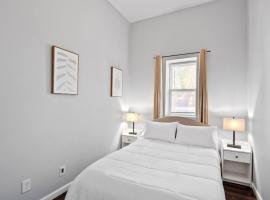 St Louis The Cozy Corner 2BR unit, Hotel in Soulard