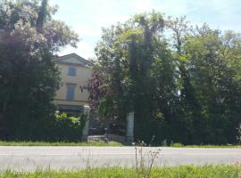 B&b Villa Partitore, Hotel mit Parkplatz in Quartazzola